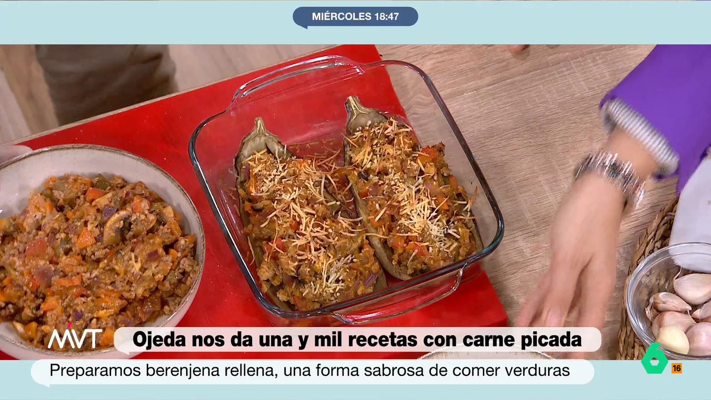 Receta de berenjenas rellenas con carne picada saludable del nutricionista Pablo Ojeda Recetas 'fit' Pablo Ojeda, experto en nutrición de Más Vale Tarde, nos enseña a cocinar una recete de berenjenas rellanas con carne picada saludable, ¡aprende a cocinar de manera sana!