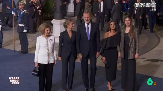 Felipe VI, elegido por la inteligencia artificial como el padre más cariñoso de la realeza La inteligencia artificial ha analizado los gestos en público de la realeza con sus hijos e hijas y concluye que, de todos ellos, Felipe VI es el más cariñoso de todos ellos. El análisis de Zapeando, en este vídeo.