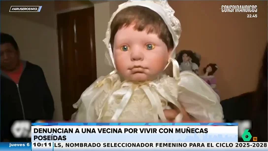 Unos vecinos denuncian manifestaciones paranormales de las muñecas antiguas de una señora del edifico Unos vecinos denuncian manifestaciones paranormales de las muñecas antiguas de una señora del edifico