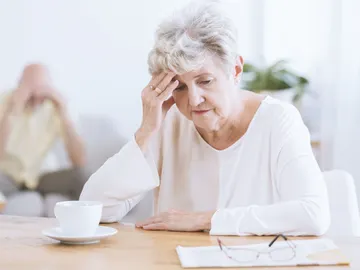 Mujer que sufre pérdida de memoria Mujer que sufre pérdida de memoria