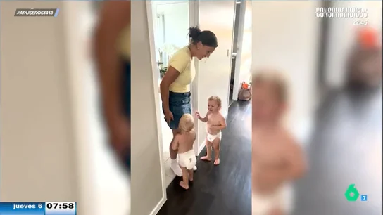 El divertido vídeo viral de los bebés que lloran cuando su madre va al baño, pero pasan olímpicamente cuando lo hace su padre El divertido vídeo viral de los bebés que lloran cuando su madre va al baño, pero pasan olímpicamente cuando lo hace su padre