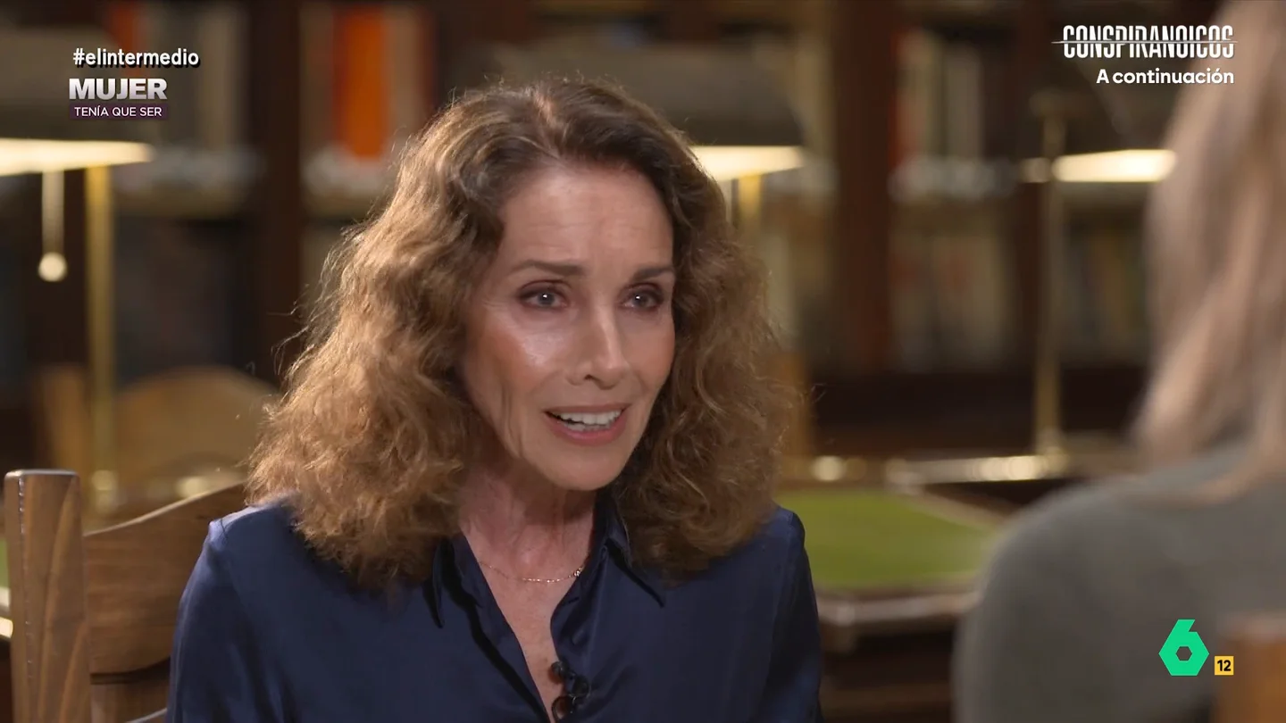 Ana Belén: "Parece que estamos volviendo a muchas cosas que pensábamos que estaban superadas" La artista charla con Sandra Sabatés sobre su carrera y sobre su posicionamiento de izquierdas. La cantante, además, también reflexiona sobre como actualmente, muchas personas cuestionan los derechos de las mujeres.