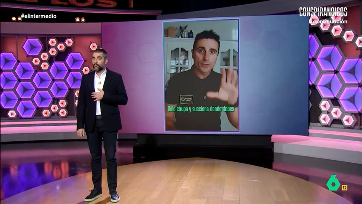 Dani Mateo repasa los mejores consejos del influencer de emergencias Miguel Assal: "A veces queda un pelín alarmista" El influencer advierte a través de sus vídeos en redes sociales sobre los peligros de conducir llevando una pinza de pelo, de presionarse los chupetones o todos los problemas que puede ocasionar aguantarse un estornudo.