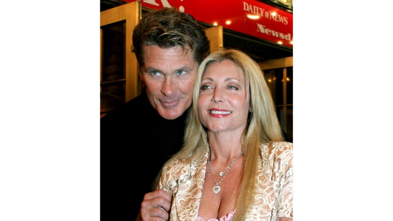 David Hasselhoff, a la izquierda, y su exesposa Pamela Bach, en una imagen de archivo