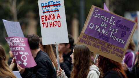 Vista general de la manifestaci&oacute;n "Contra la violencia machista" con motivo del 8M celebrada por los estudiantes.