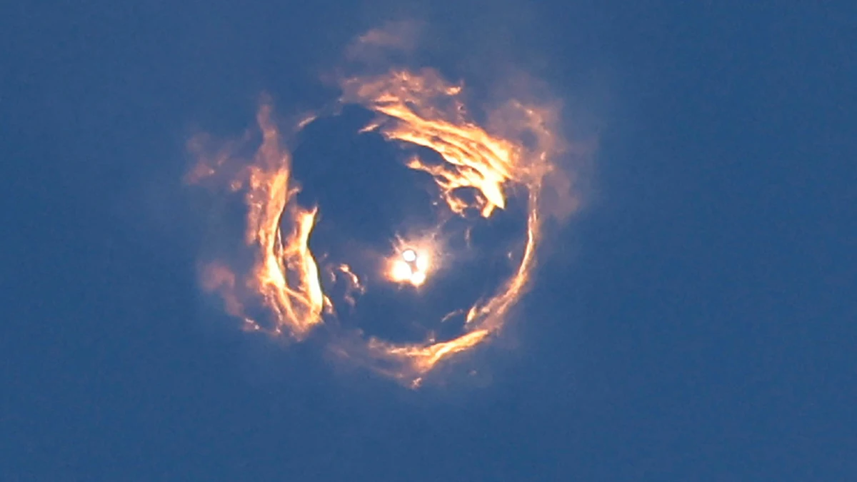 The starship explodes again and forces the closure of Florida airports due to the fall of rubble The starship explodes again and forces the closure of Florida airports due to the fall of rubble