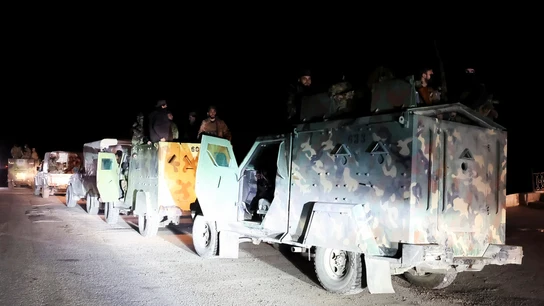 Al menos 70 muertos en enfrentamientos entre leales a Al Assad y las fuerzas de Damasco en Latakia, en el oeste de Siria Al menos 70 muertos en enfrentamientos entre leales a Al Assad y las fuerzas de Damasco en Latakia, en el oeste de Siria