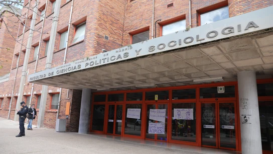 La Facultad de Ciencias Políticas y Sociología La Facultad de Ciencias Políticas y Sociología