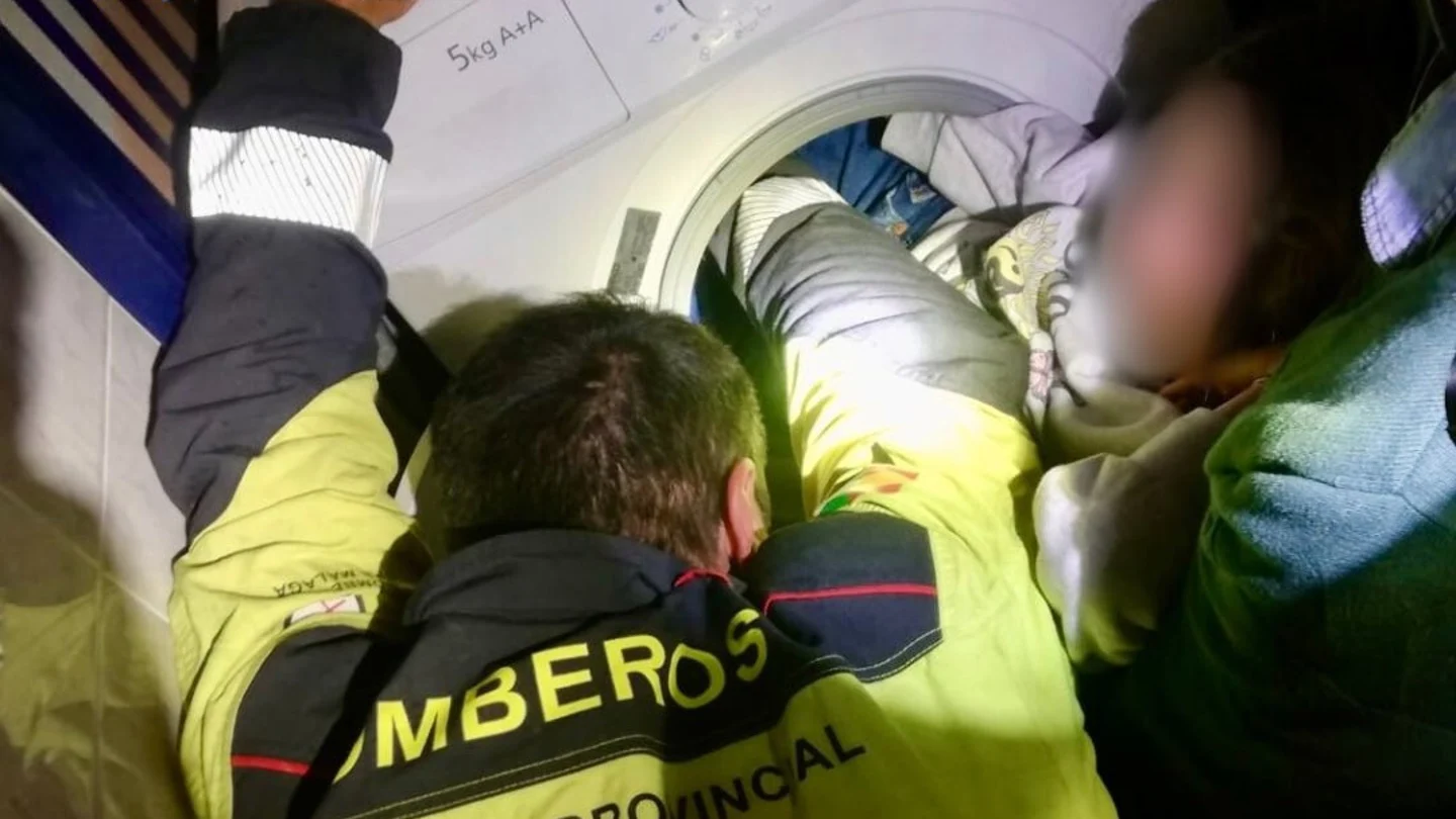 Rescate de una menor con las piernas atrapadas en una lavadora Rescate de una menor con las piernas atrapadas en una lavadora