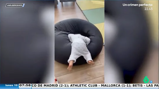 El divertido vídeo viral de la niña que se queda atrapada en un puff El divertido vídeo viral de la niña que se queda atrapada en un puff