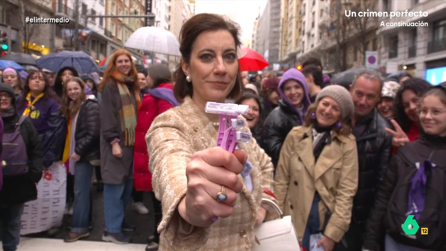La 'señora bien' va por primera vez a la manifestación del 8M: "Sola y facha quiero llegar a casa' La ultraconservadora ha asistido a la manifestación por el Día Internacional de la Mujer que se ha celebrado en Madrid. 'Piluchi' ha podido charlar con varias asistentes e, incluso, se ha animado a bailar a ritmo de una batucada.