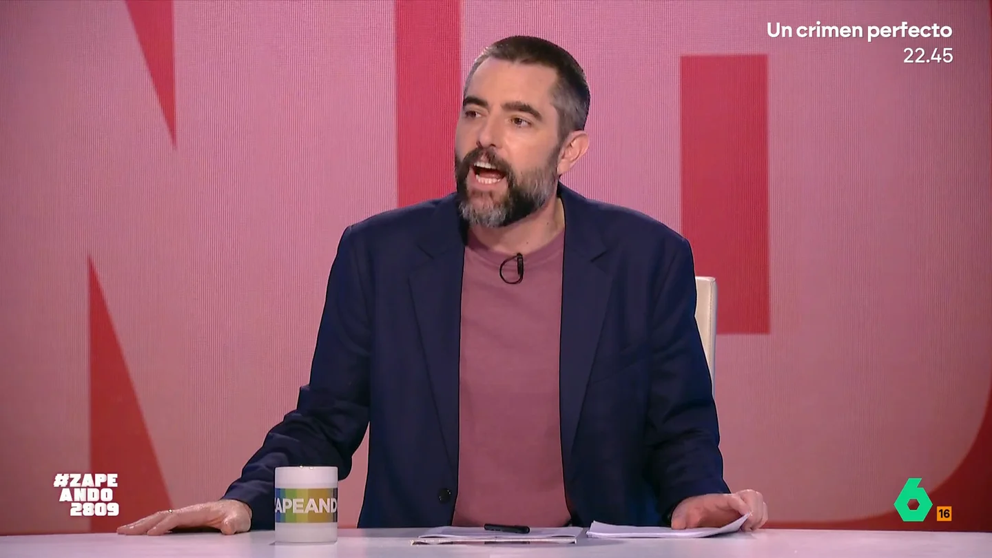 El percance de Dani Mateo en Zapeando: "Si veis que guiño un ojo, venid a buscarme" El percance de Dani Mateo en Zapeando: "Si veis que guiño un ojo, venid a buscarme"