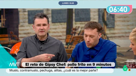 Iñaki López 'agradece' a Gipsy Chef que use jengibre en sus recetas: "Desde que nos cocinas tenemos mejor la voz" El cocinero ha preparado pollo frito pero, como es habitual, ha querido dar a esta preparación su toque particular utilizando ingredientes como sake o vinagre de arroz.
