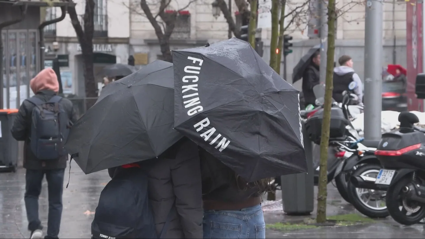 Casi dos semanas de lluvia continua: imposible ir en moto, sacar al perro o disfrutar del parque Casi dos semanas de lluvia continua: imposible ir en moto, sacar al perro o disfrutar del parque