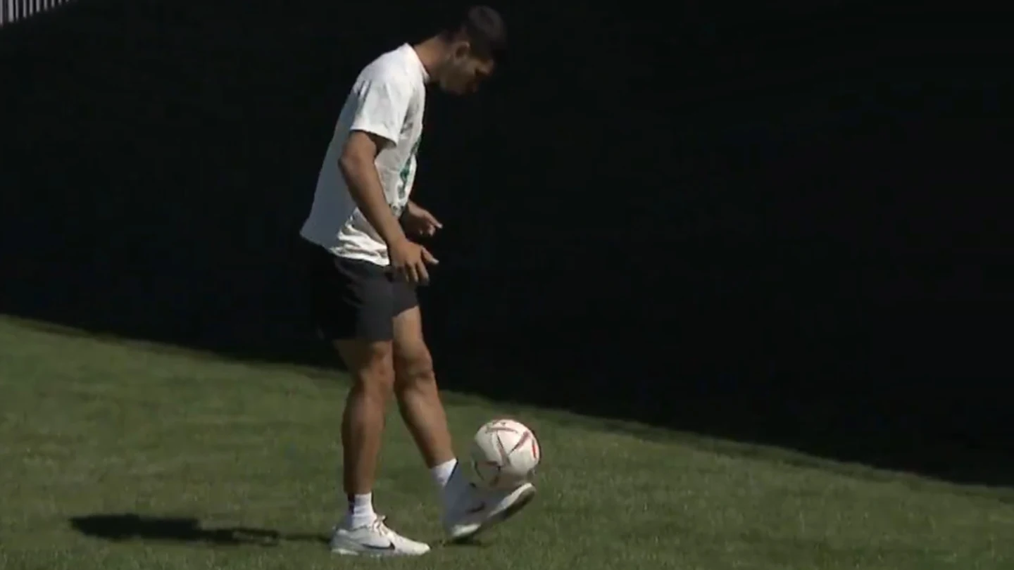 Carlos Alcaraz dando toques Carlos Alcaraz dando toques