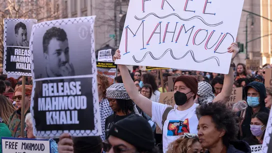 Imagen de la manifestación pidiendo la libertad de Mahmoud Khalil. Imagen de la manifestación pidiendo la libertad de Mahmoud Khalil.