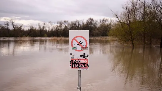 Vista de la crecida del río Tajo a su paso por en Talavera de la Reina Vista de la crecida del río Tajo a su paso por en Talavera de la Reina