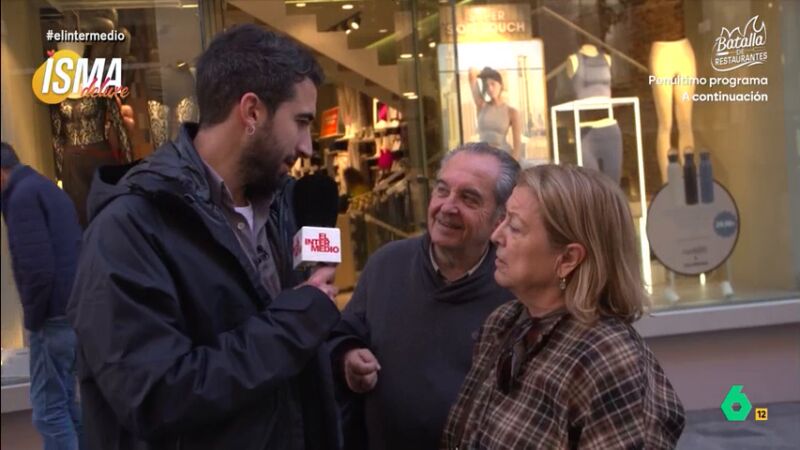 Una señora se enfada con Isma Juárez cuando dice que lleva 50 años casada: "¡No te pases!"