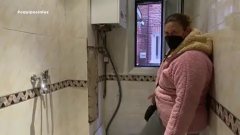 Así enseñó una vecina de La Cañada Real a Equipo de Investigación la vivienda en el que la habían realojado: "Está mejor su chabola” Así enseñó una vecina de La Cañada Real a Equipo de Investigación la vivienda en el que la habían realojado: "Está mejor su chabola”