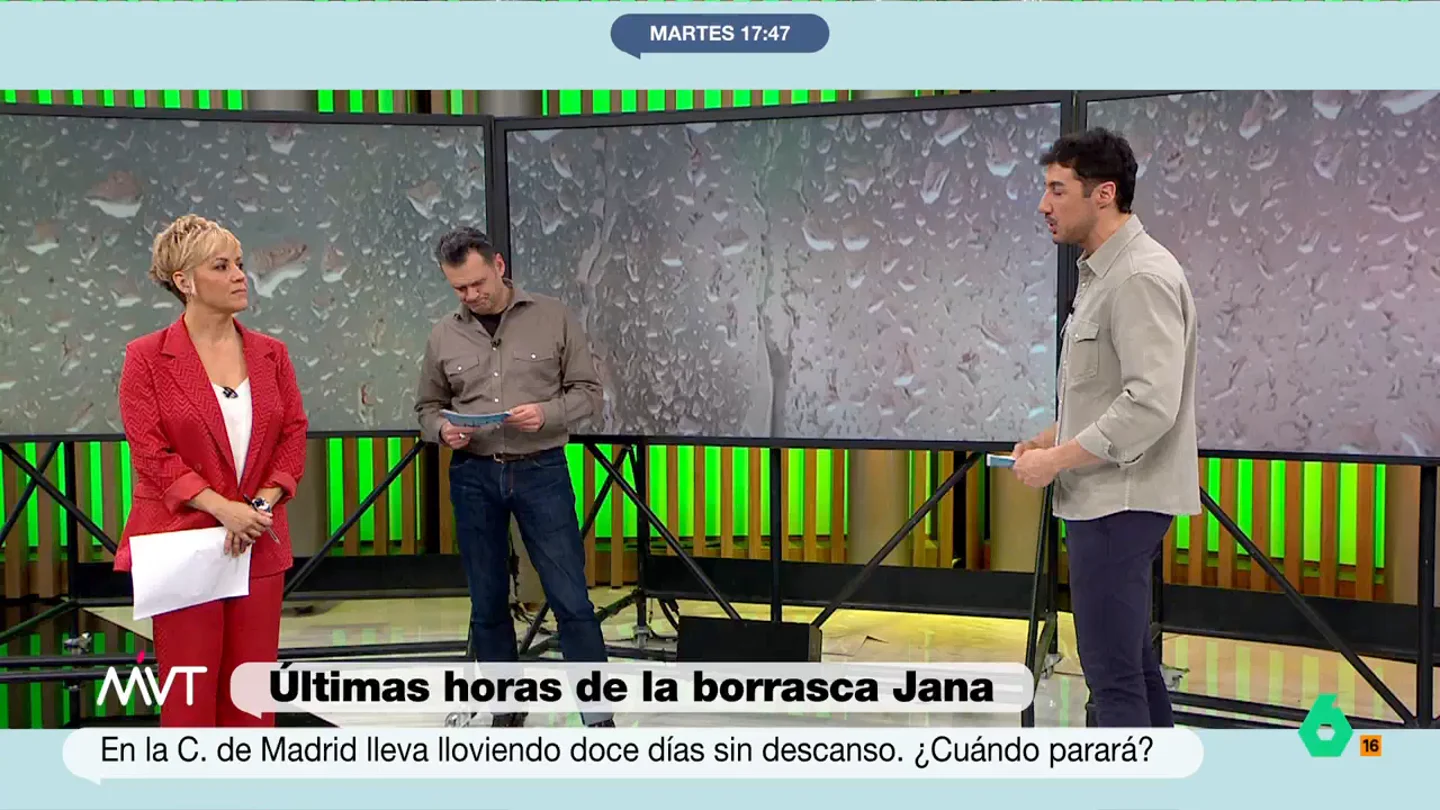 Cristina Pardo sufre las inclemencias del tiempo durante su sesión de running: "Me ha caído una 'chupa'..." Francisco Cacho cuenta que durante el día ha salido durante unos minutos el sol, un dato que deja sorprendido a Iñaki López. "¿Cuándo lo has visto?", ha preguntado irónico.