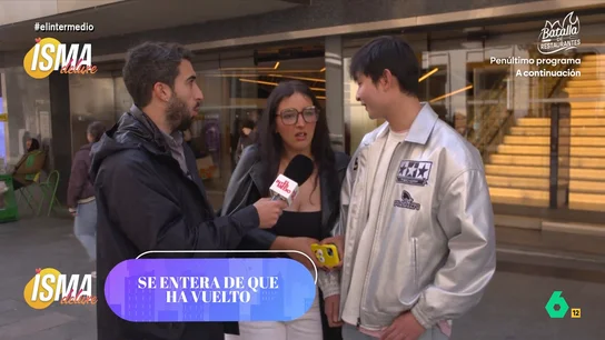 Una joven confiesa ante Isma Juárez que le caen mal dos amigas de su mejor amigo: "Está en China, me da igual" El reportero conoce a una pareja de amigos a los que intenta sonsacar cuál es la naturaleza de su relación. Juárez, además, también charla con la madre de el chico que ha venido de visita desde China.