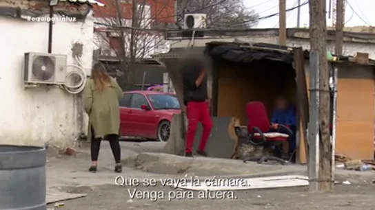Así expulsaron los vecinos del Sector 6 de la Cañada Real a Equipo de Investigación de su barrio: "Llegáis aquí como si fuésemos salvajes" Así expulsaron los vecinos del Sector 6 de la Cañada Real a Equipo de Investigación de su barrio: "Llegáis aquí como si fuésemos salvajes"