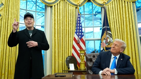 El presidente Donald Trump escucha a Elon Musk hablar en la Oficina Oval de la Casa Blanca, el martes 11 de febrero de 2025, en Washington. El presidente Donald Trump escucha a Elon Musk hablar en la Oficina Oval de la Casa Blanca, el martes 11 de febrero de 2025, en Washington.