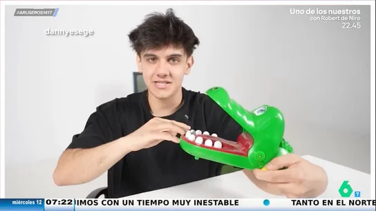 Un tiktoker compra los juguetes míticos de tu infancia que fueron prohibidos: "La gente ponía chinchetas en la boca del Cocodrilo Sacamuelas" Un tiktoker compra los juguetes míticos de tu infancia que fueron prohibidos: "La gente ponía chinchetas en la boca del Cocodrilo Sacamuelas"