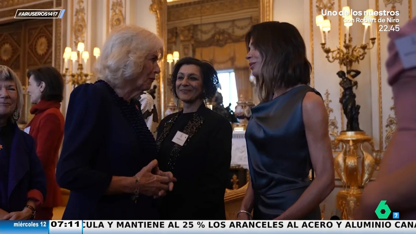 La reverencia viral de Victoria Beckham a la reina Camila con un look diseñado por ella misma La reverencia viral de Victoria Beckham a la reina Camila con un look diseñado por ella misma