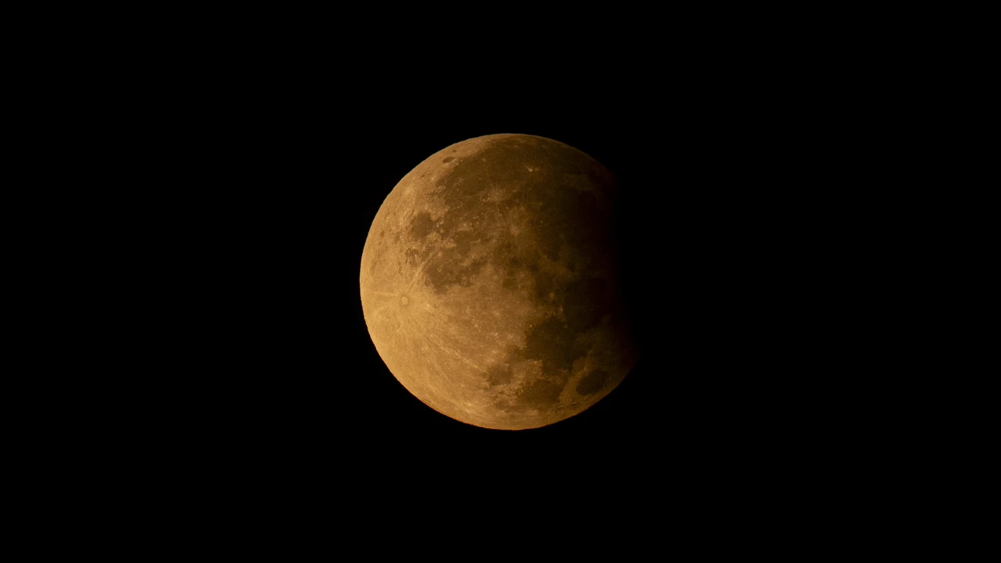 Un eclipse lunar parcial visto desde Ankara (Turquía), en septiembre de 2024 Un eclipse lunar parcial visto desde Ankara (Turquía), en septiembre de 2024