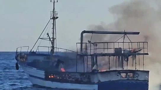 Hundimiento del barco pequero 'Montes y Sabino', a unas 3,5 millas al noreste de Gando (Gran Canaria) Hundimiento del barco pequero 'Montes y Sabino', a unas 3,5 millas al noreste de Gando (Gran Canaria)