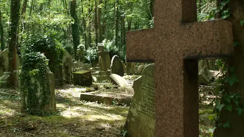 Tumbas en el cementerio de Highgate Tumbas en el cementerio de Highgate