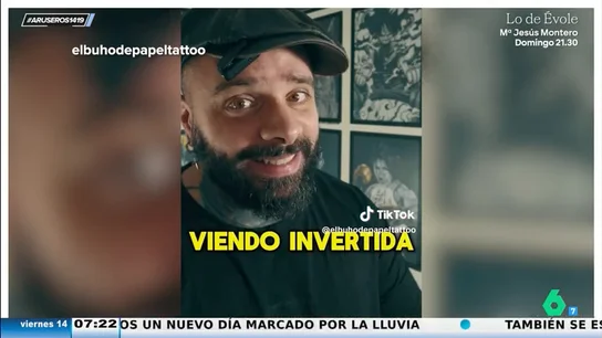 La surrealista reacción del cliente de este tatuador al ver su tatuaje en el espejo: "Notaba las letras raras, como del revés" La surrealista reacción del cliente de este tatuador al ver su tatuaje en el espejo: "Notaba las letras raras, como del revés"