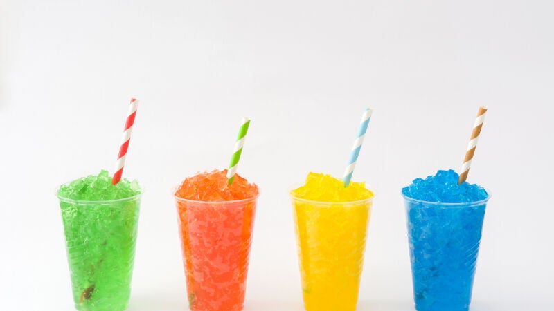El peligro de los granizados de colores en niños
