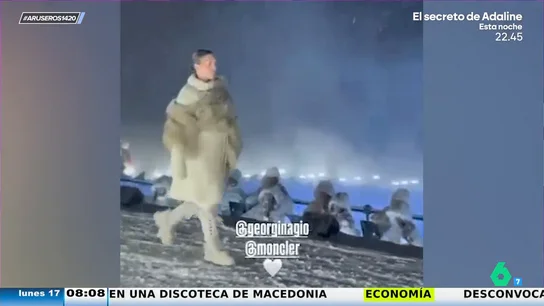 Georgina Rodríguez desfila por sorpresa a 2.000 metros de altura para Moncler Georgina Rodríguez desfila por sorpresa a 2.000 metros de altura para Moncler
