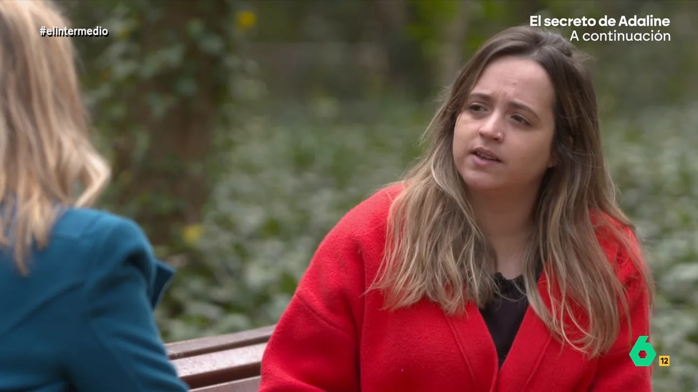 Una educadora social denuncia la falta de medios: "Ves menores a los que podrías ayudar y les tienes que decir 'ahora no puedo'" Victoria Salinas, educadora social, explica en este vídeo a Andrea Ropero la precariedad que sufren estos profesionales y, en su caso, cómo tuvo que dejar su trabajo tras un cuadro de ansiedad por las situaciones violentas y la desprotección.
