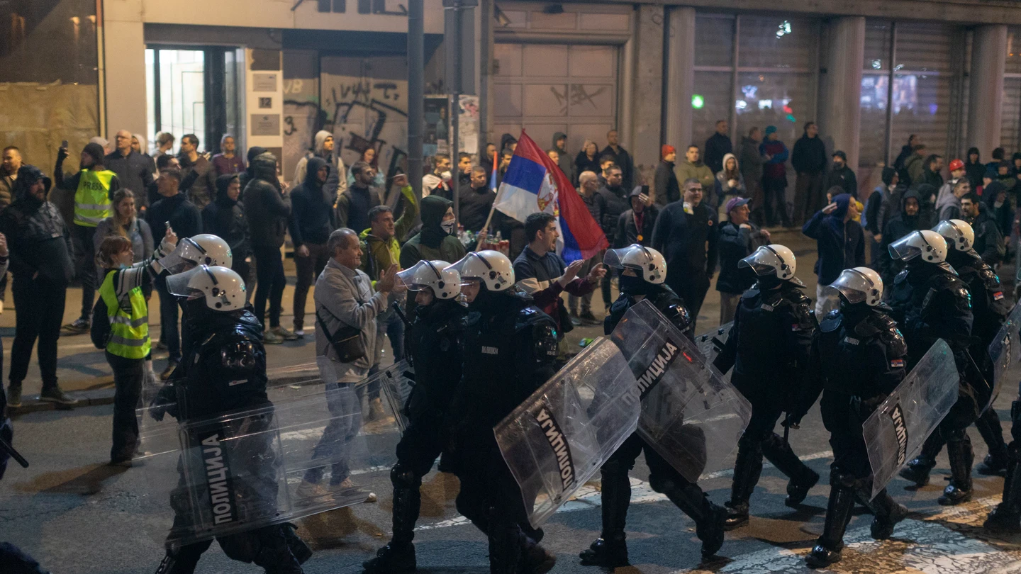 La Policía serbia durante la manifestación estudiante de este sábado. La Policía serbia durante la manifestación estudiante de este sábado.