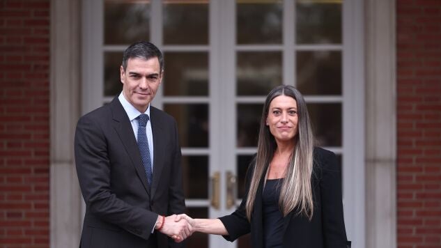 El presidente del Gobierno, Pedro S&aacute;nchez, recibe a la portavoz de Junts en el Congreso, Miriam Nogueras, en el Palacio de la Moncloa/ Eduardo Parra / Europa Press