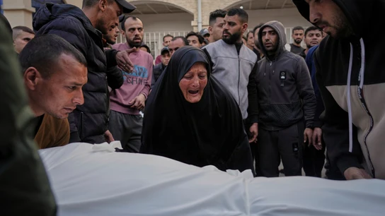 Una mujer llora la muerte de un ser querido en la ciudad de Gaza tras el ataque masivo de Israel en la madrugada de este martes. Una mujer llora la muerte de un ser querido en la ciudad de Gaza tras el ataque masivo de Israel en la madrugada de este martes.