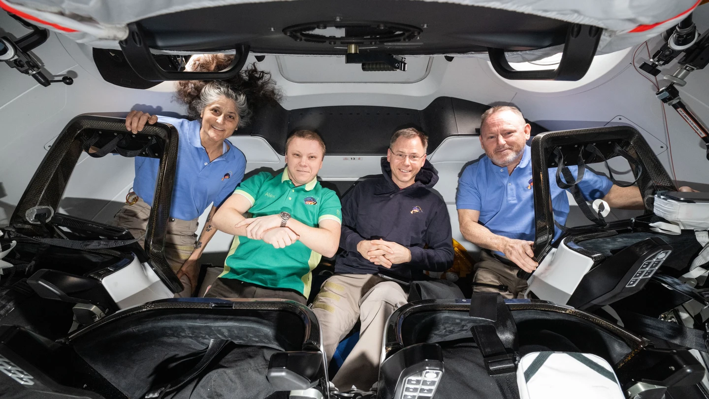 Nick Hague, Suni Williams y Butch Wilmore, junto con el cosmonauta de Roscosmos Aleksandr Gorbunov Nick Hague, Suni Williams y Butch Wilmore, junto con el cosmonauta de Roscosmos Aleksandr Gorbunov