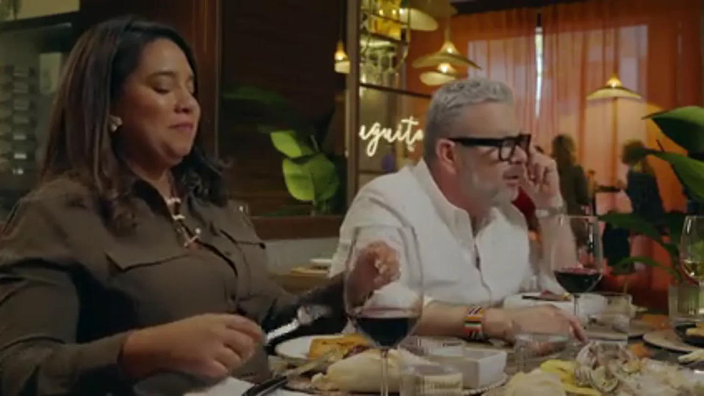 El cómico error de Alberto Chicote en plena grabación de Batalla de restaurantes: "Me vuelve loco esta chica" El cómico error de Alberto Chicote en plena grabación de Batalla de restaurantes: "Me vuelve loco esta chica"