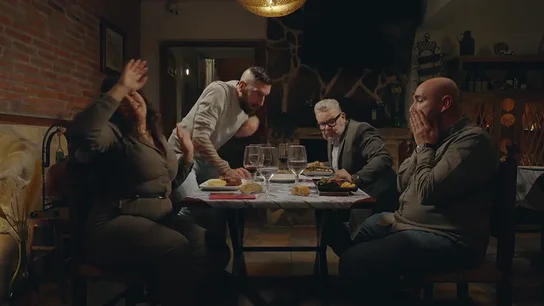 Alberto Chicote se va sin comer de Los Charros tras encontrar bichos en la comida: "Se nos ha quitado las ganas de todo" Alberto Chicote se va sin comer de Los Charros tras encontrar bichos en la comida: "Se nos ha quitado las ganas de todo"