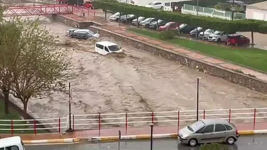 El fuerte temporal golpea Murcia: medio centenar de incidencias, coches arrastrados y personas atrapadas en Águilas El fuerte temporal golpea Murcia: medio centenar de incidencias, coches arrastrados y personas atrapadas en Águilas