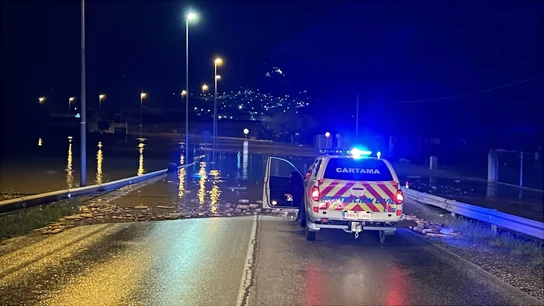 Imagen de la carretera principal de acceso a Estación de Cártama anegada por la crecida del río Guadalhorce a su paso por la zona. Imagen de la carretera principal de acceso a Estación de Cártama anegada por la crecida del río Guadalhorce a su paso por la zona.