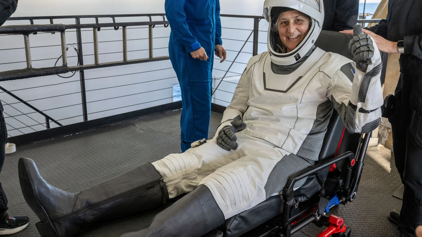 La astronauta Suni Williams, después de regresar a Tierra a bordo de una nave de SpaceX La astronauta Suni Williams, después de regresar a Tierra a bordo de una nave de SpaceX