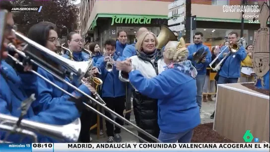 Belén Esteban visita Paiporta en plenas Fallas y se marca este baile viral con sus vecinos Belén Esteban visita Paiporta en plenas Fallas y se marca este baile viral con sus vecinos