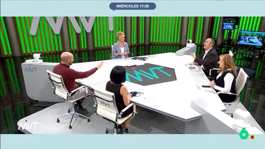 La pulla de Juande Colmenero a Gonzalo Miró por el Atleti: "Hoy has tenido un pequeño rayo de sol... con dos toques" El colaborador sufrió las derrotas de su equipo de fútbol preferido la semana pasada. Cristina Pardo y su compañero de tertulia no han dudado en seguir con los 'dardos' hacía Miró por ese hecho.