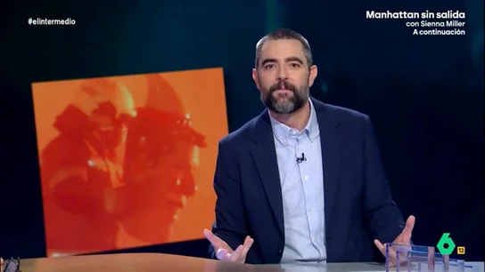 Dani Mateo, sobre la quema del ninot de Mazón: "Una pena que no haya tenido a Vox para salvarle de las llamas" En la falla homenaje a las víctimas de la DANA, el ninot del presidente Mazón ha protagonizado un curioso hecho: ha resistido la quema y un bombero ha tenido que arrancarle la cabeza y lanzarla al fuego.
