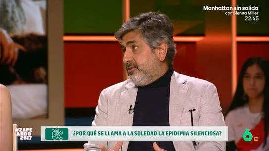 Arun Mansukhani explica por qué se llama a la soledad "la epidemia silenciosa" El psicólogo indica que la soledad no voluntaria tiene un gran impacto en la salud. Además, muchas de las personas que la sufren no lo comunican debido a que "suele haber asociado una especie de vergüenza a decir que estás solo".