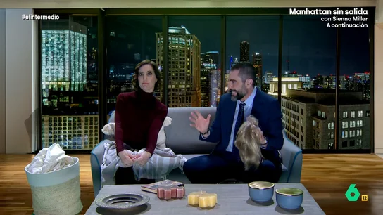 'Ayuso' afirma no conocer a su pareja: "Los novios, como la sanidad pública, como empiecen a darme problemas los externalizo" La 'presidenta de la Comunidad de Madrid' se ha visto sorprendida en su casa por una persona que, supuestamente, no conoce debido a que es "un ciudadano particular anónimo".